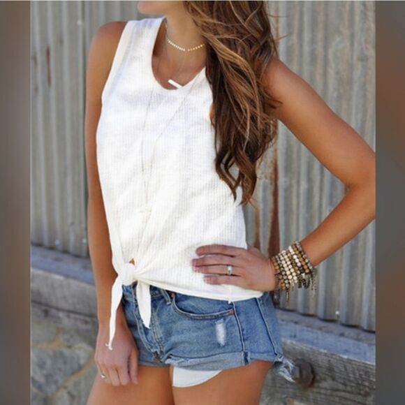 CAUTION to the Wind White Ivory Textured Front Tie Sleeveless Top Size Medium - Picture 1 of 7